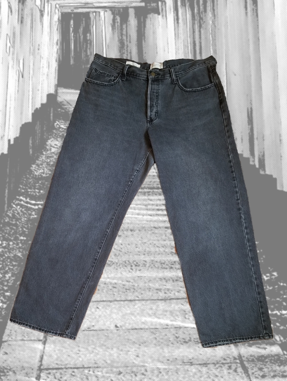Universal Thread Women's 90s Baggy Button Fly Jeans in Charcoal Size 16R